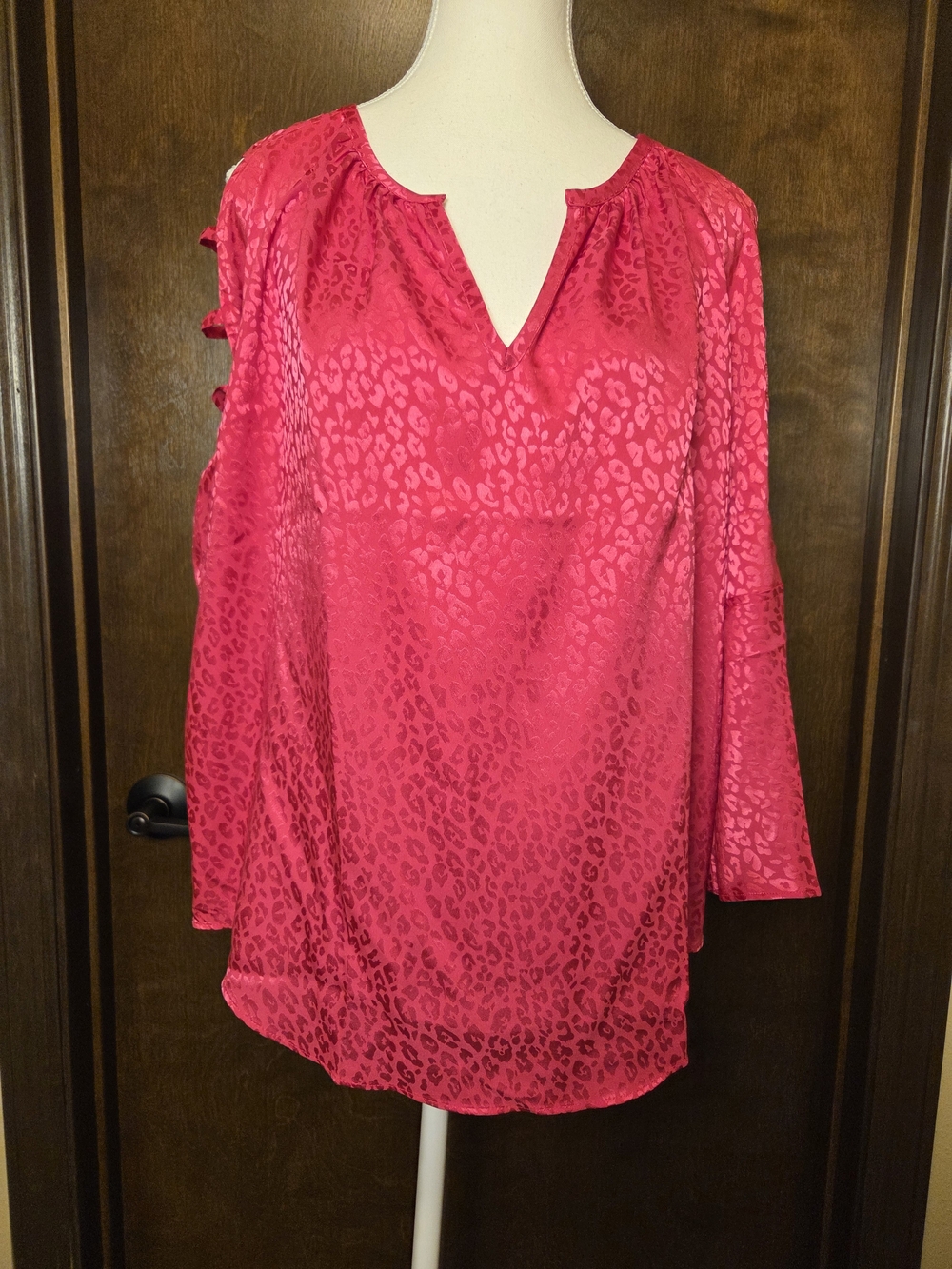 Jennifer Lopez Briggt Pink Cutout Sleeve Blouse - Picture 2 of 13